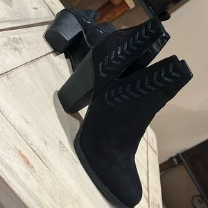 Dominique Nicole heels